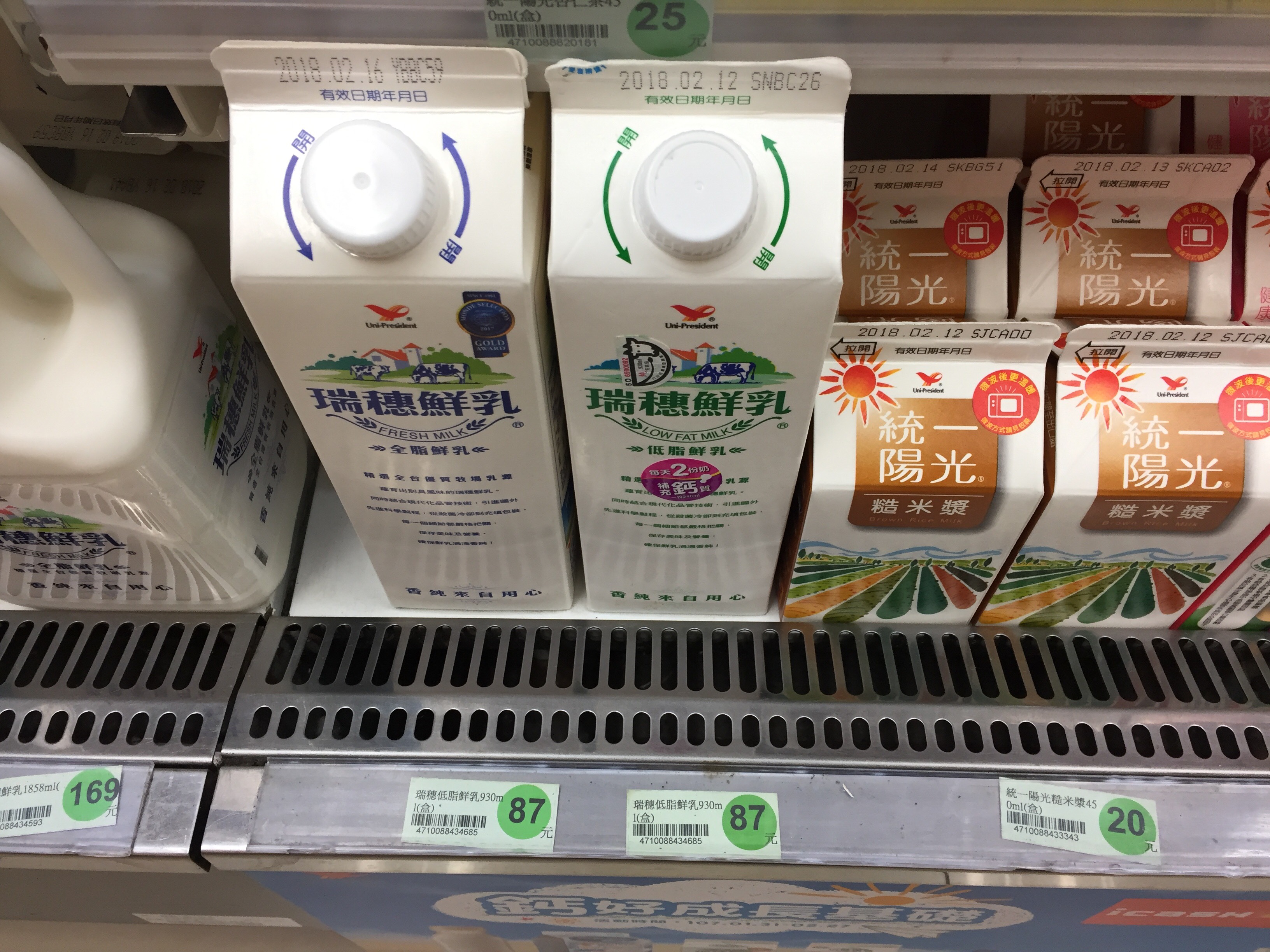 台北　セブンイレブン　牛乳
